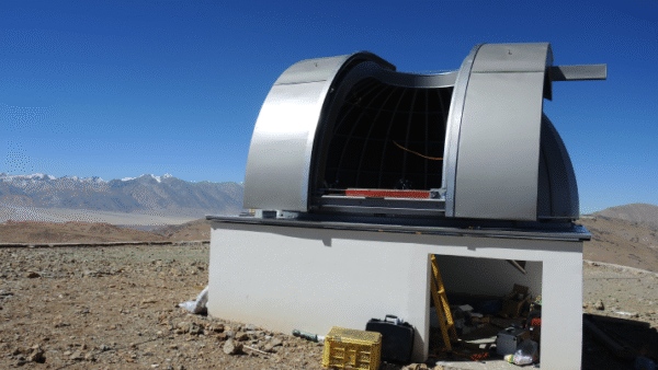 中国のチベットの5100mの高地に天体ドームの建設